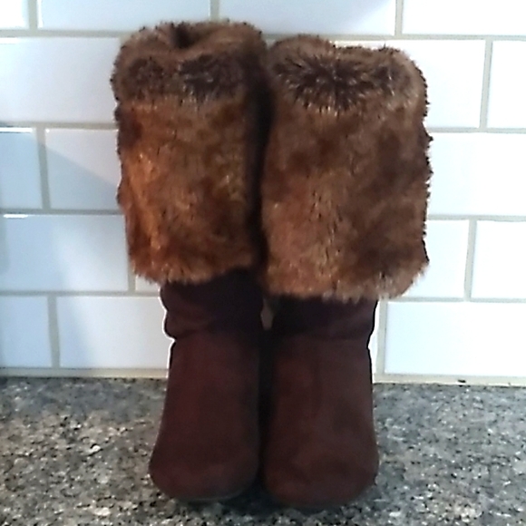 Report Dark Brown Furry Boots. Size 6.5 - Picture 3 of 15